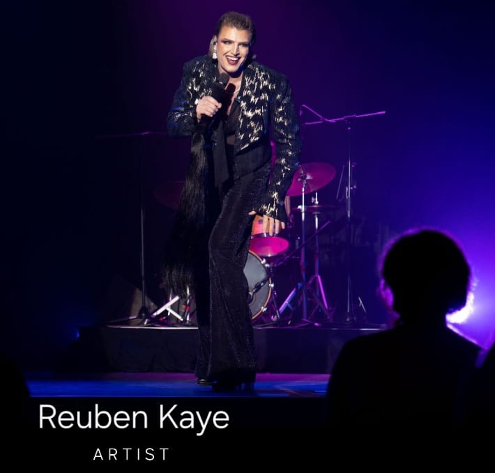 Reuben Kaye performing